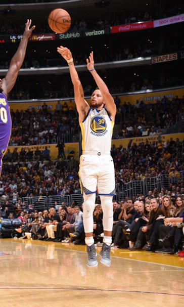 Curry comes through in OT, Warriors outlast Lakers 127-123 (Nov 29, 2017)